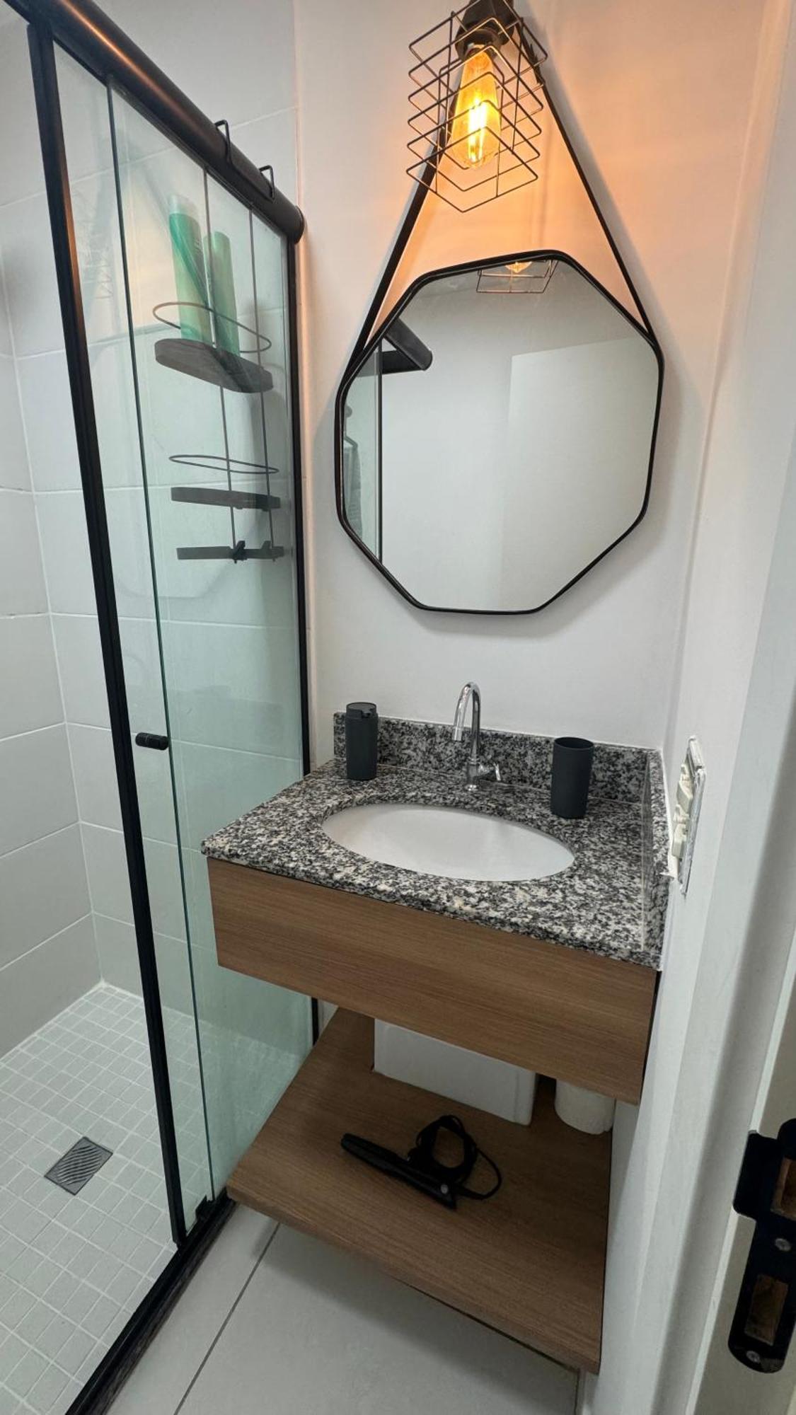 Apartamento Veneza Prox Metro Bras, Feirinha Madrugada, 25 Marco, Templo Salomao *