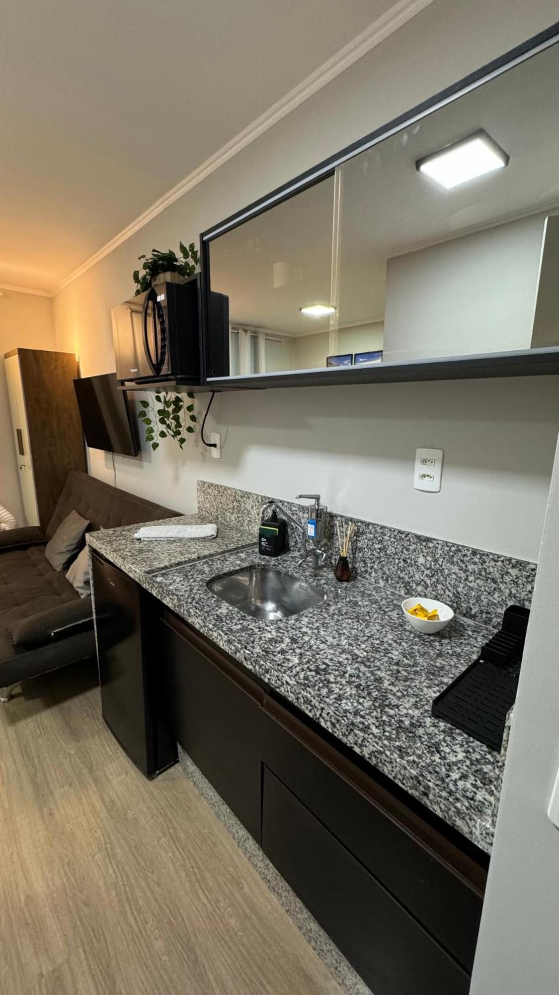 Apartamento Veneza Prox Metro Bras, Feirinha Madrugada, 25 Marco, Templo Salomao São Paulo