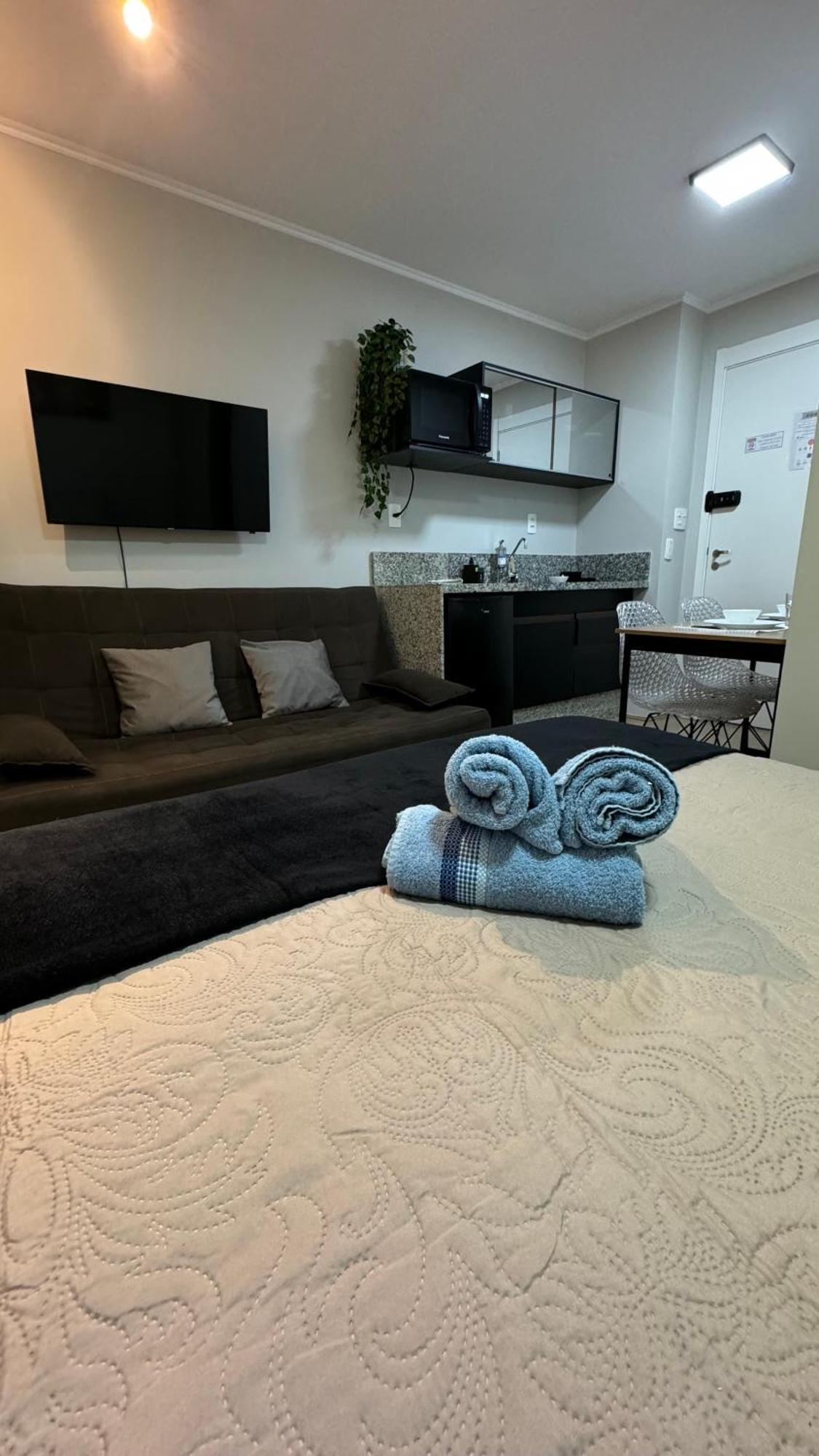 Apartamento Veneza Prox Metro Bras, Feirinha Madrugada, 25 Marco, Templo Salomao