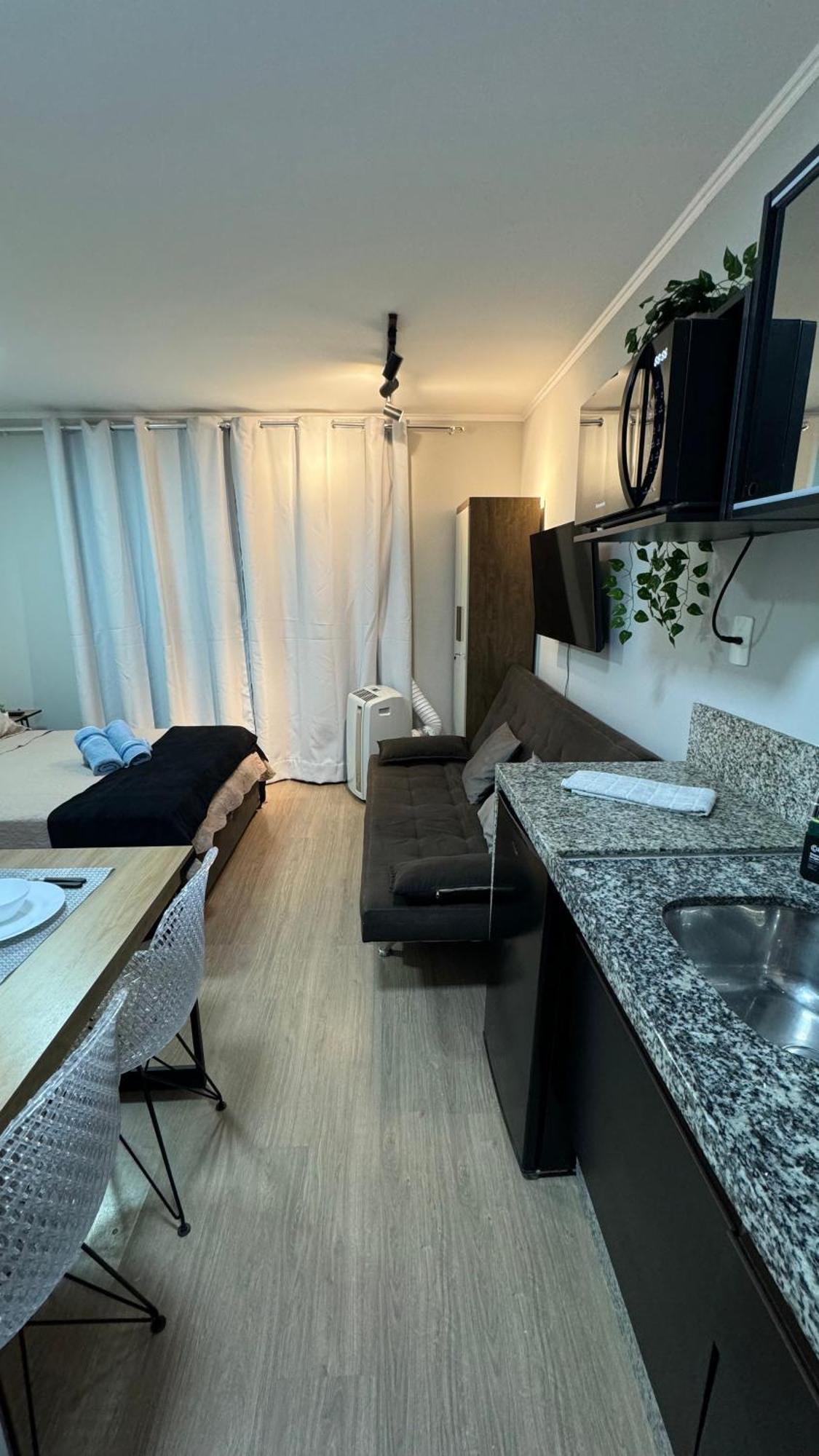 Apartamento Veneza Prox Metro Bras, Feirinha Madrugada, 25 Marco, Templo Salomao *