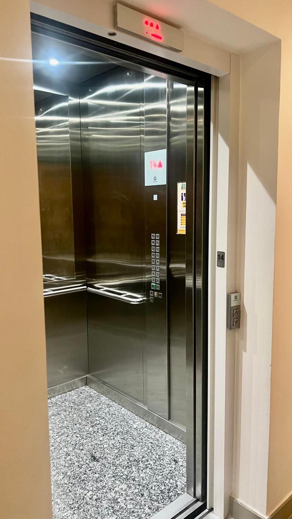 Apartamento Veneza Prox Metro Bras, Feirinha Madrugada, 25 Marco, Templo Salomao